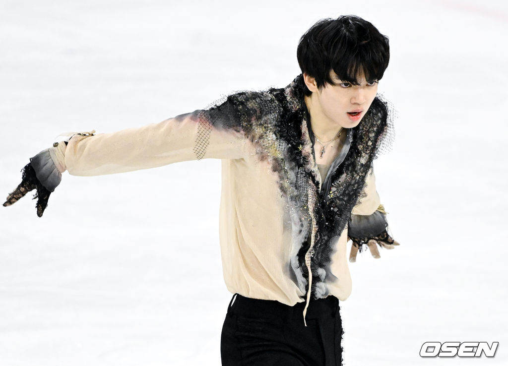 4일 서울 양천구 목동아이스링크장에서 ‘제80회 전국남녀 피겨스케이팅 종합선수권대회’가 열렸다. 차준환이 남자 시니어 싱글 프리 프로그램 연기를 펼치고 있다. 2026.01.04 /cej@osen.co.kr