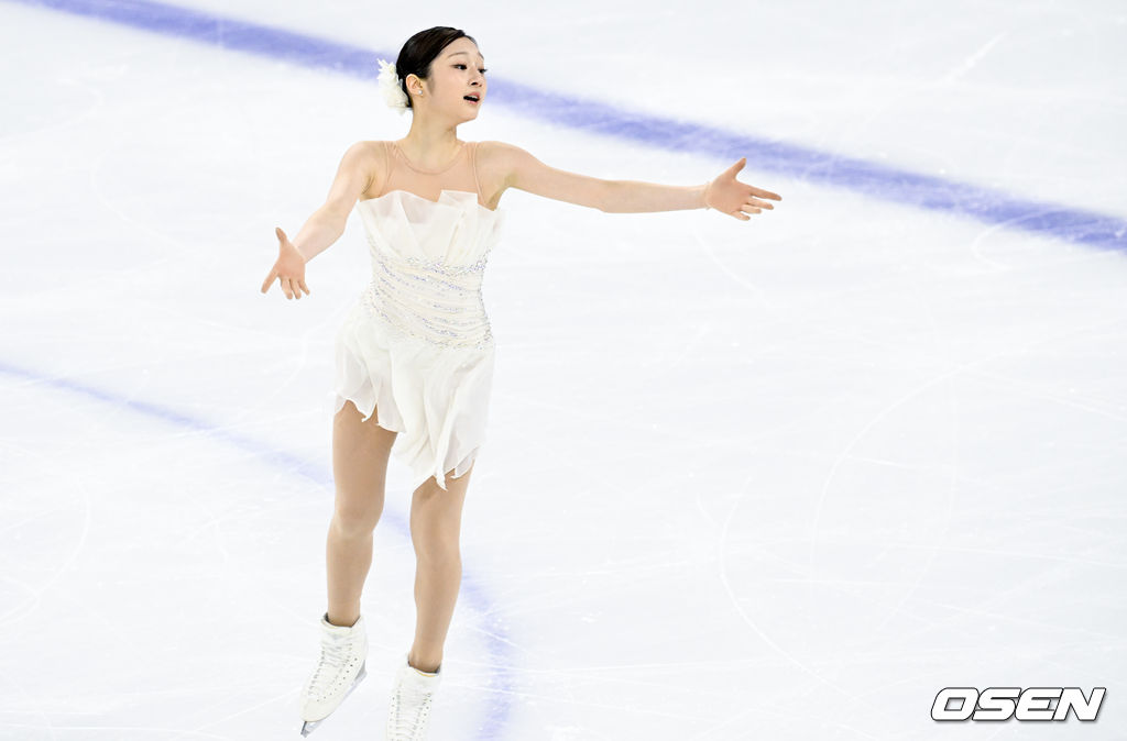 4일 서울 양천구 목동아이스링크장에서 ‘제80회 전국남녀 피겨스케이팅 종합선수권대회’가 열렸다. 신지아가 여자 시니어 싱글 프리 프로그램 연기를 펼치고 있다. 2026.01.04 /cej@osen.co.kr