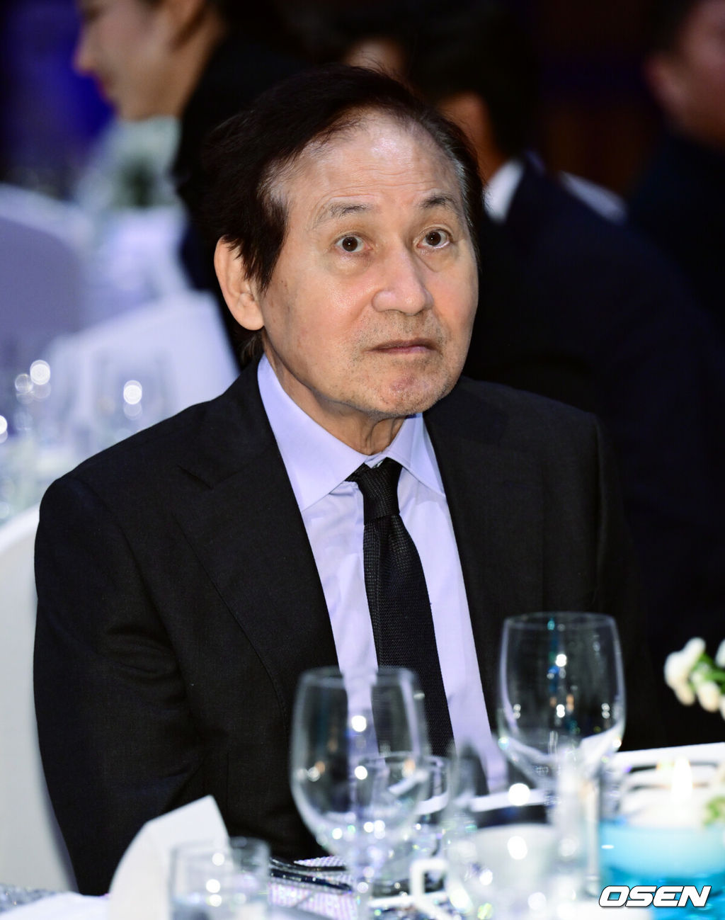 제13회 아름다운예술인상 시상식이 24일 서울 강동구 스테이지 28에서 열렸다.배우 안성기가 시상식에 착석하고 있다. 2023.10.24 /cej@osen.co.kr