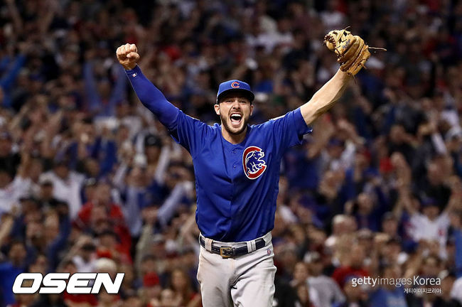 [사진] 2016년 시카고 컵스 월드시리즈 우승 당시 크리스 브라이언트가 환호하고 있다. ⓒGettyimages(무단전재 및 재배포 금지)