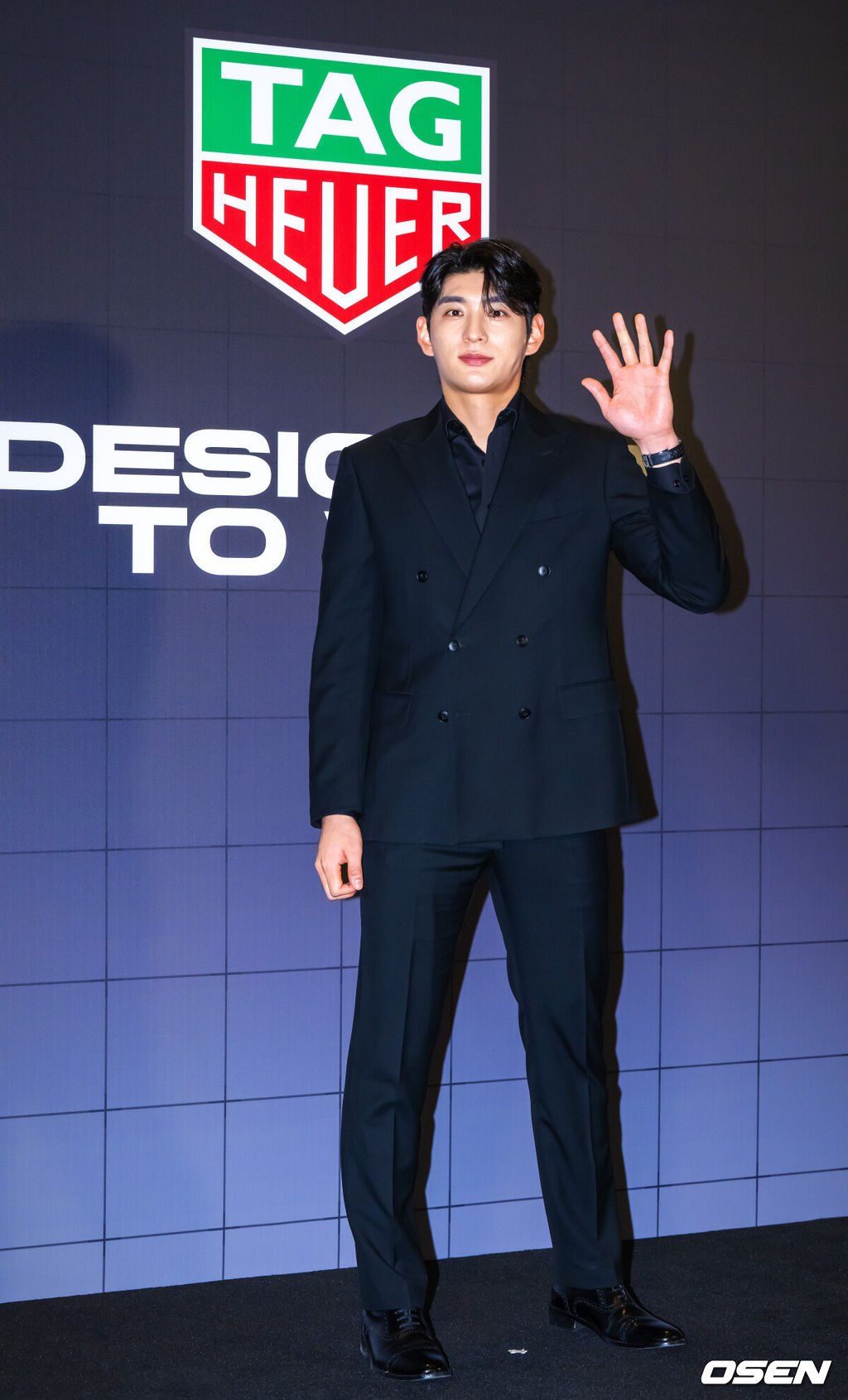 5일 오후 서울 강남구 웨스틴 서울 파르나스에서 시계 브랜드 태그호이어 포토월 행사가 진행됐다.이날행사에는 샌프란시스코 이정후와 개그맨 이용주가 참석했다. 이정후가 포즈를 취하고 있다. 2026.01.05 / soul1014@osen.co.kr