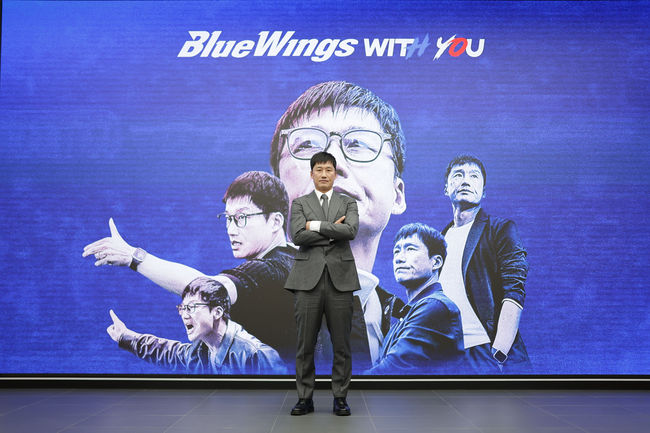 도이치오토월드 차란차스튜디오/ 수원삼성 이정효 감독 취임 기자회견/ 수원 이정효 감독/ photo by Jaehoon Jung