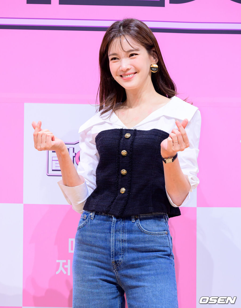 6일 오전 서울 여의도 KBS 아트홀에서 KBS1 ‘황신혜의 같이 삽시다’ 제작발표회가 열렸다.‘황신혜의 같이 삽시다’는 ‘싱글맘’이라는 공통분모로 한 집에 모여사는 이들의 생생한 라이프를 담는다. 배우 정가은이 포토타임을 하고 있다. 2026.01.06 /jpnews@osen.co.kr