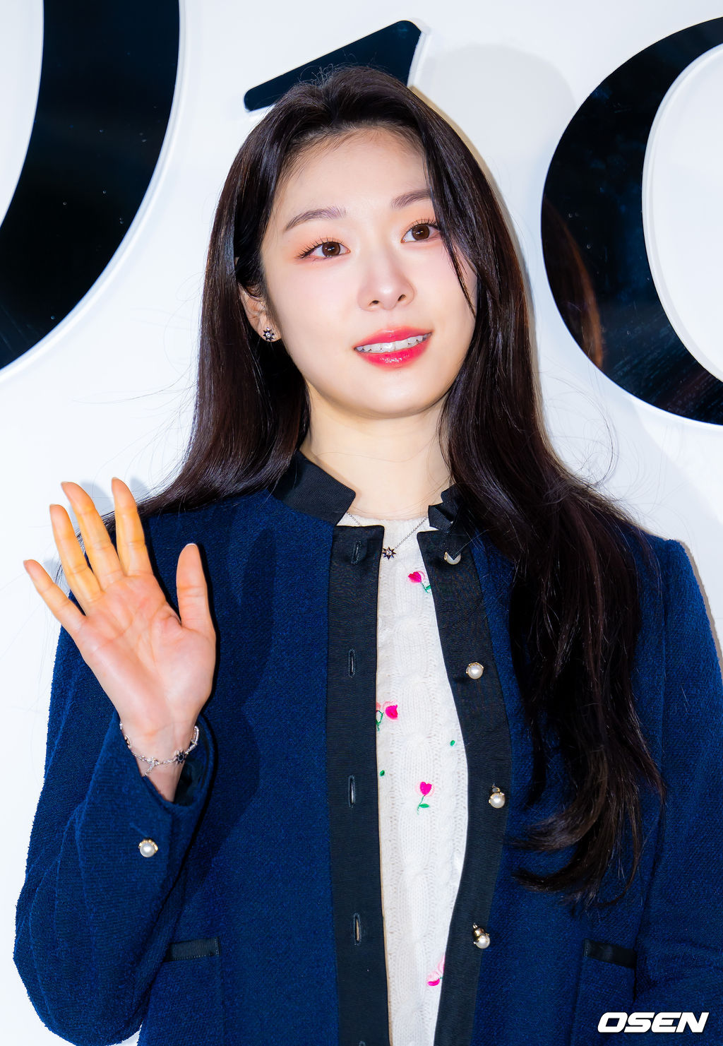 피겨여왕 김연아가 7일 오후 서울 성동구 성수동에서 진행된 한 럭셔리 브랜드 행사에 참석했다.이날 행사에는 한소희, 코르티스, 노정의, 세븐틴 민규, 김민주, 김연아, 남주혁이 참석해 자리를 빛냈다.전 피겨선수 김연아가 포즈를 취하고 있다. 2026.01.07 / rumi@osen.co.kr