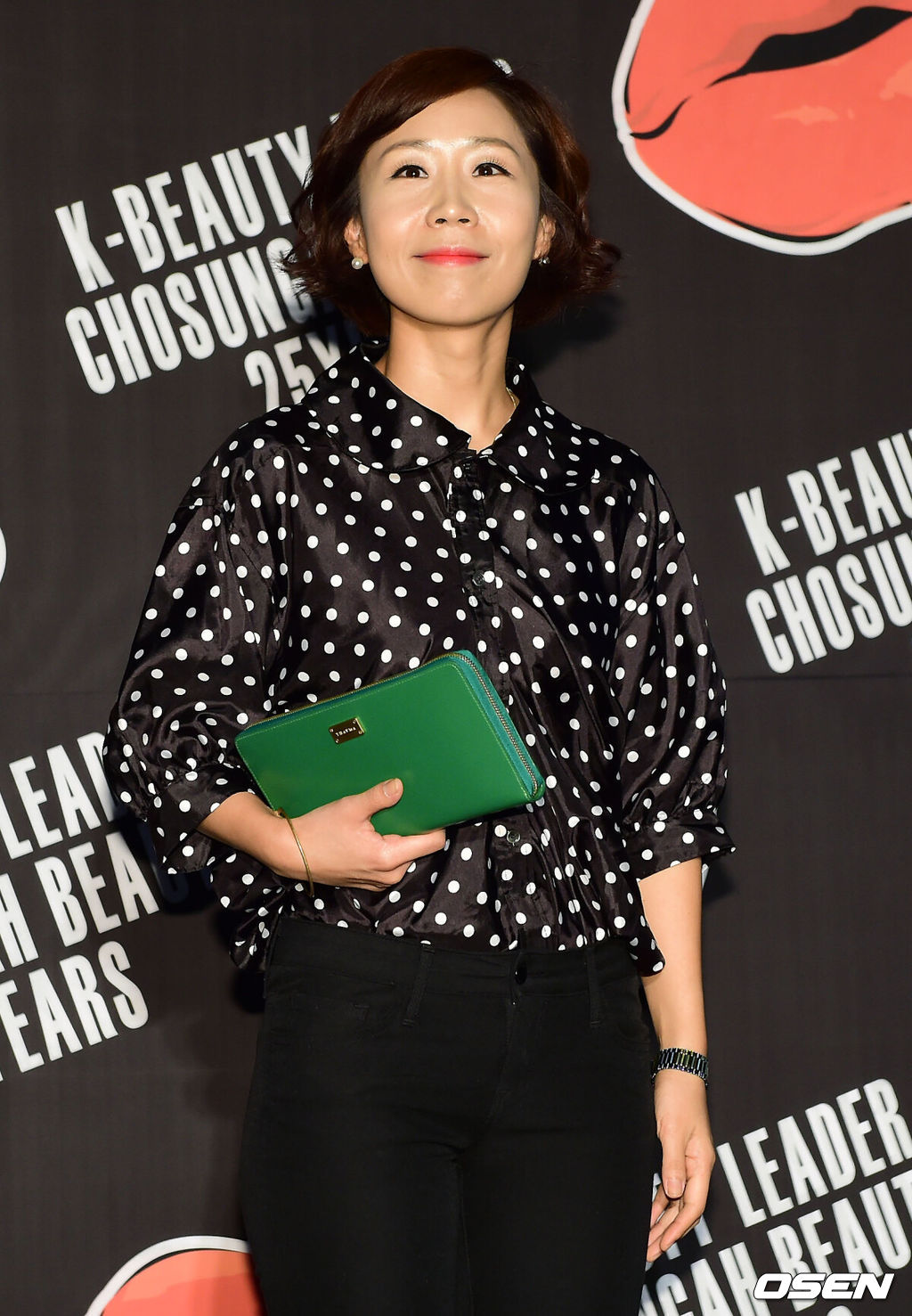 크리에이티브 디렉터 조성아 뷰티 업력 25주년을 맞이해 24일 오후 서울 강남구 언주로 플래툰 쿤스트할레에서 기념파티가 열렸다. 이 날 행사에 참석한 정선희가 포토타임을 갖고 있다.트렌드 메이크업 아티스트로 뷰티 업계에 첫 발을 내딘 조성아는 1991년 하우스 살롱 '조성아 뷰티 폼'을 오픈했다. 한편, 조성아는 2012년 모든 여성들의 마음속에 있는 22살의 생기와 기억을 되살려 준다는 의미를 담고 있는 뷰티 브랜드 '조성아 22'를 론칭했으며 케이뷰티의 리더로서 조성아 뷰티 철학을 전 세계로 알리고 있다. /ouxou@osen.co.kr