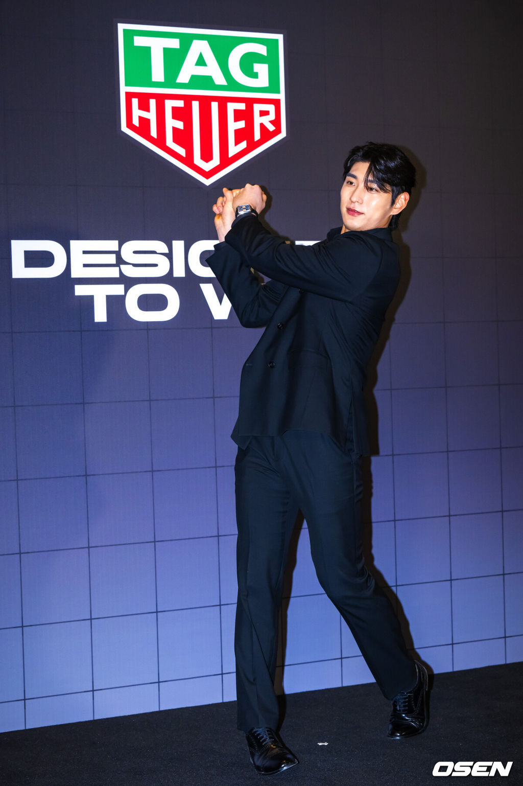5일 오후 서울 강남구 웨스틴 서울 파르나스에서 시계 브랜드 태그호이어 포토월 행사가 진행됐다.이날행사에는 샌프란시스코 이정후와 개그맨 이용주가 참석했다. 이정후가 포즈를 취하고 있다.  2026.01.05 / soul1014@osen.co.kr