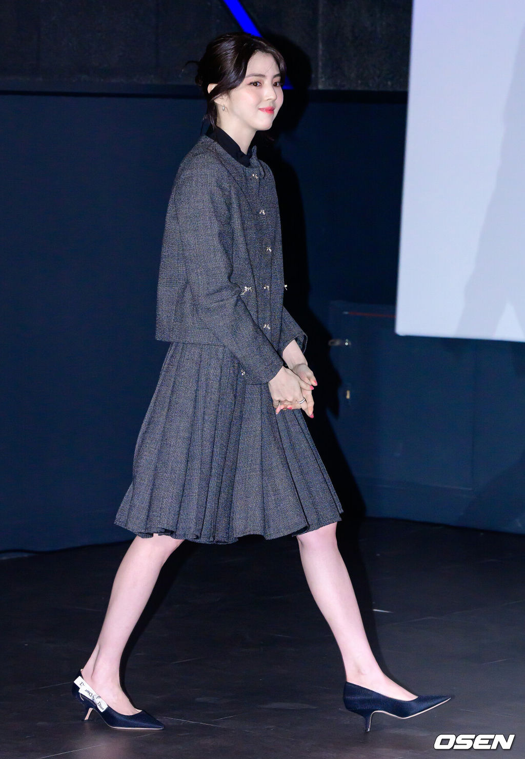 8일 오후 서울 잠실 롯데시네마 월드타워에서 영화 '프로젝트Y' 언론시사회 및 기자간담회가 열렸다.1월 21일에 개봉하는 '프로젝트 Y'는 화려한 도시 그 한가운데에서 다른 내일을 꿈꾸며 살아가던 미선과 도경이 인생의 벼랑 끝에서 검은 돈과 금괴를 훔치면서 벌어지는 이야기를 그린 작품.배우 한소희가 입장하고 있다. 2026.01.08 /jpnews@osen.co.kr