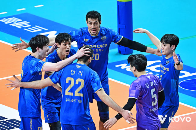 사령탑 교체 후 2연승을 달린 우리카드 / KOVO 제공