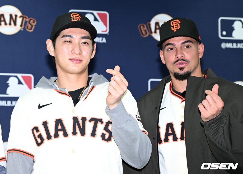 기자회견에서도 특급 케미 과시