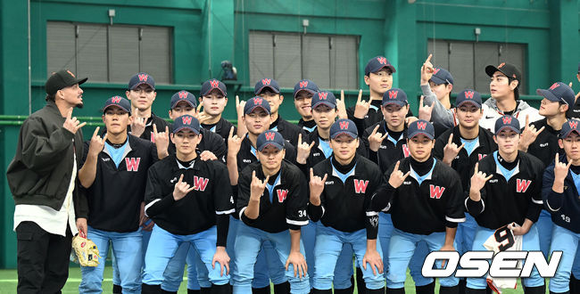 이정후의 모교 사인도 배우고