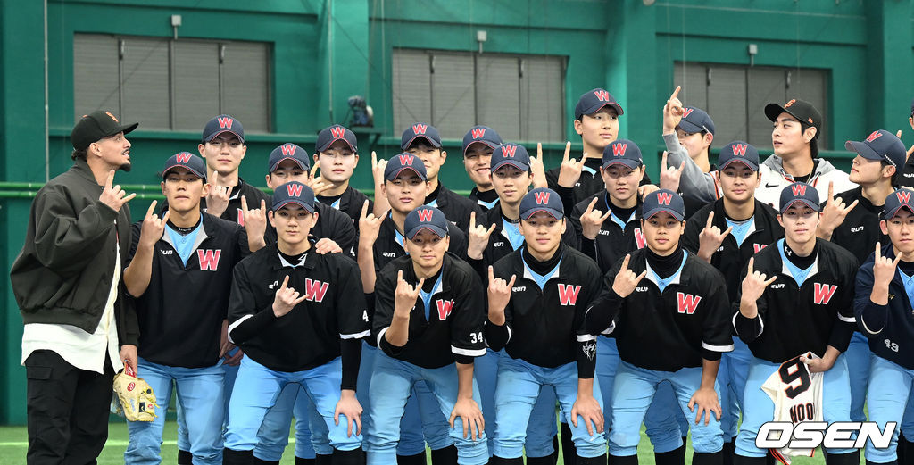 이정후의 모교 사인도 배우고