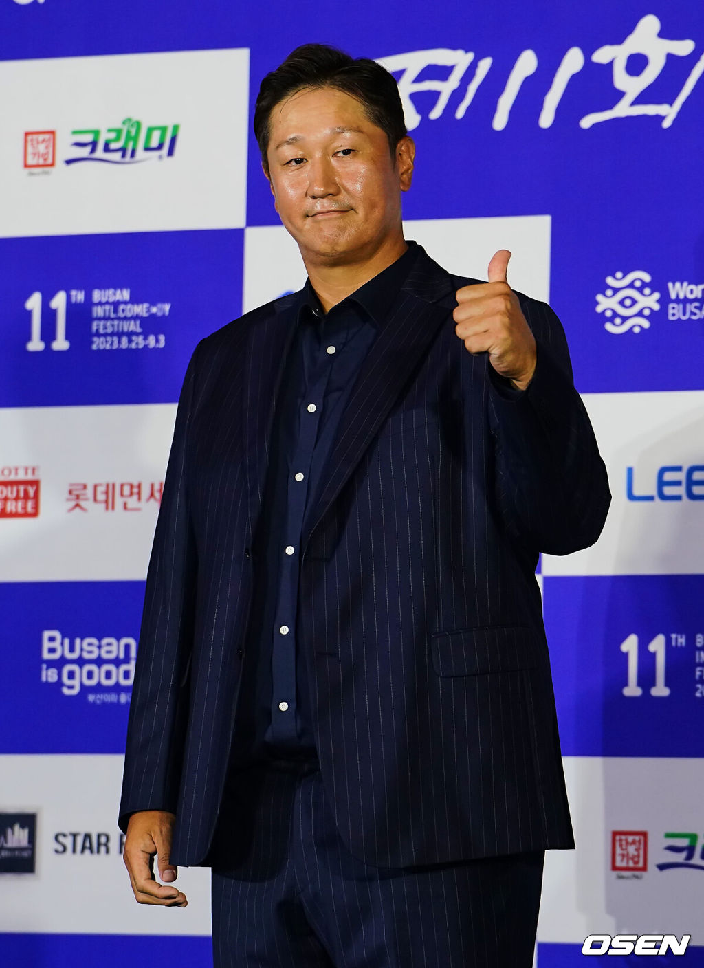 25일 부산 해운대구 우동 영화의 전당에서 제11회 박형준 조직위원장과 김준호 집행위원장(BICF) 개막식이 열렸다. 이대호가 블루카펫 행사에서 포즈를 취하고 있다. 2023.08.25 / foto0307@osen.co.kr