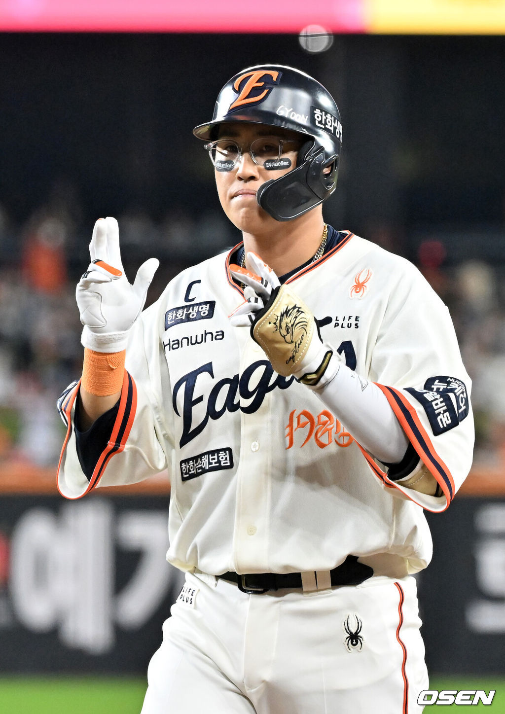 27일 오후 대전 한화생명볼파크에서 2025 신한 SOL Bank KBO리그 한화 이글스와 LG 트윈스의 경기가 열렸다.한화는 문동주, LG는 톨허스트를 선발 투수로 내세웠다.6회말 2사 주자 2,3루 한화 채은성이 우익수 왼쪽 2타점 적시타를 때린 후 1루에서 세리머니를 하고 있다. 2025.09.27 /rumi@osen.co.kr