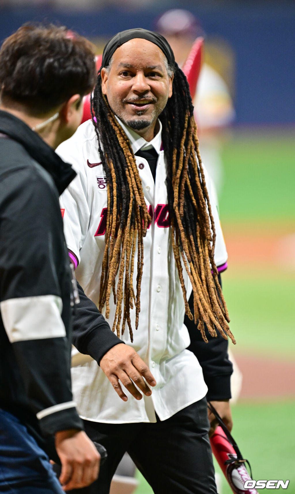 MLB 레전드 매니 라미레즈가 11일 고척스카이돔에서 열린 키움-한화전을 앞두고 시타를 마친 뒤고 퇴장하고 있다. 2025.05.11 / soul1014@osen.co.kr