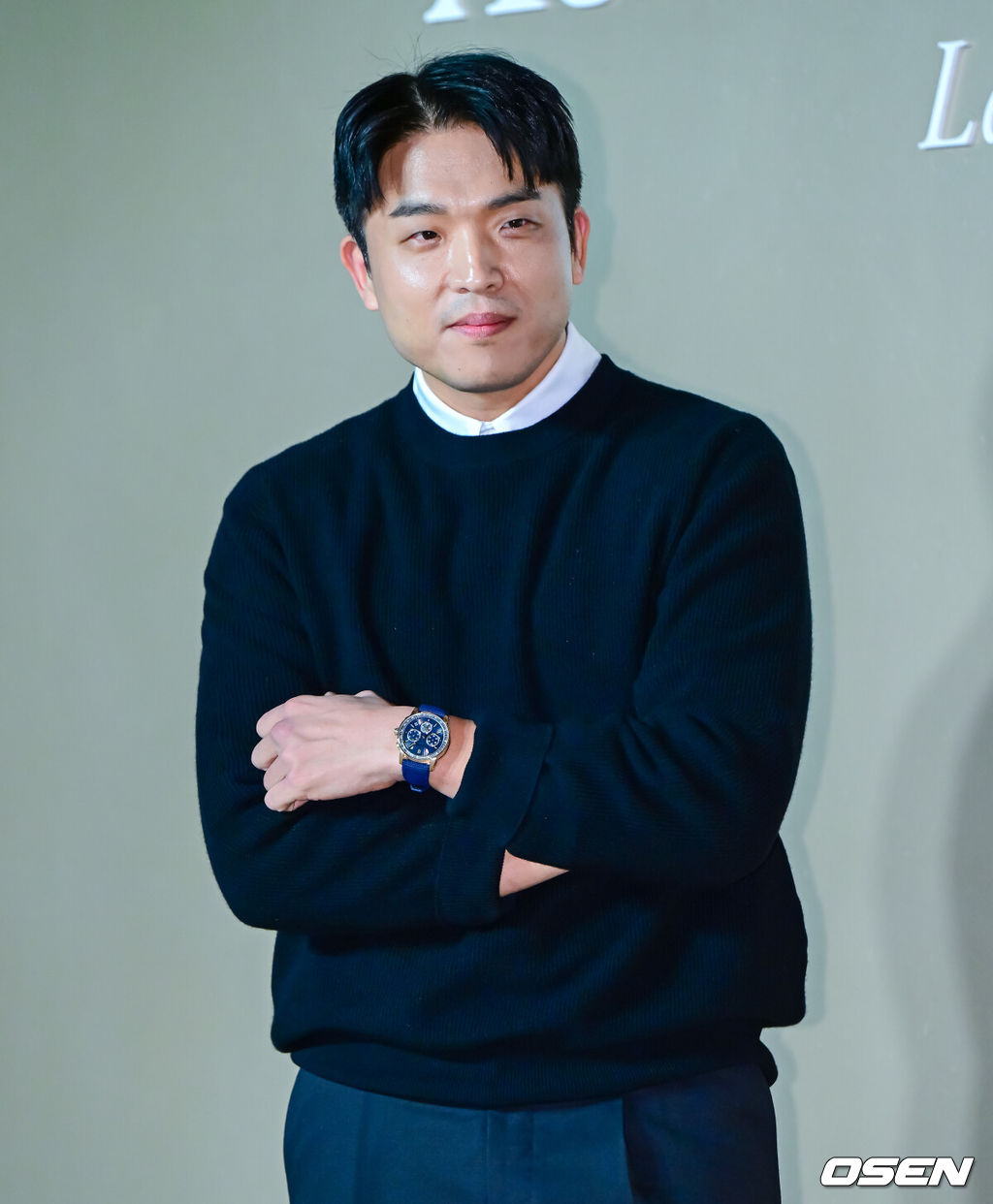 22일 오후 서울 성동구 성수동의 한 매장에서 스위스 고급 시계 제조사 포토행사가 열렸다.이날 방탄소년단 제이홉, 배우 차은우, 박신혜, 지진희, 모델 아이린, 셰프 안성재가 참석했다.셰프 안성재가 포토타임을 하고 있다. 2024.11.22 / jpnews@osen.co.kr