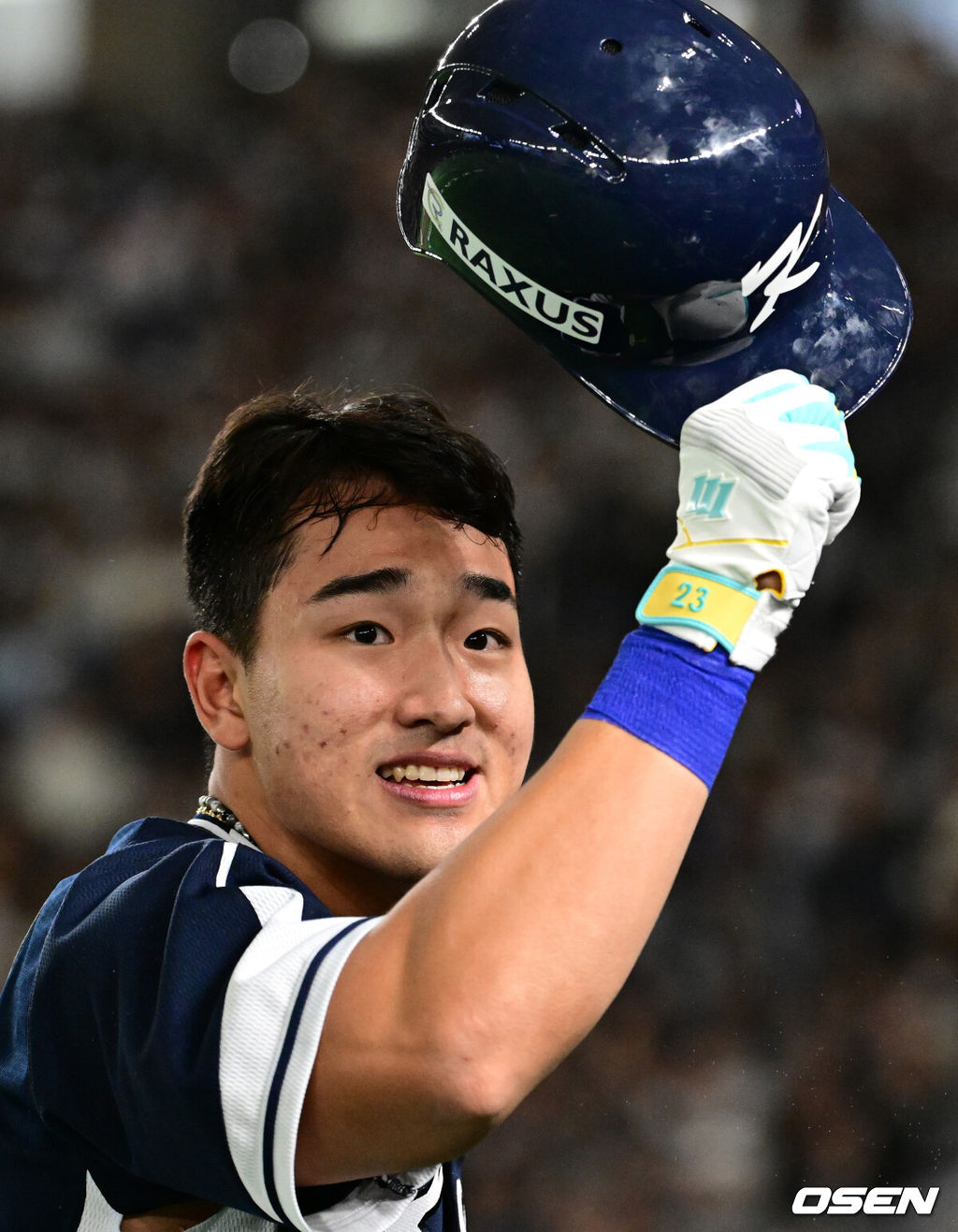 15일 일본 도쿄돔에서 ‘2025 NAVER K-BASEBALL SERIES’ 대한민국과 일본의 1차전 경기가 열렸다.한국은 곽빈, 일본은 소타니 류헤이를 선발투수로 내세웠다.4회초 무사 1루에서 대한민국 안현민이 선제 좌중월 투런포를 날리며 기뻐하고 있다. 2025.11.15. /cej@osen.co.kr