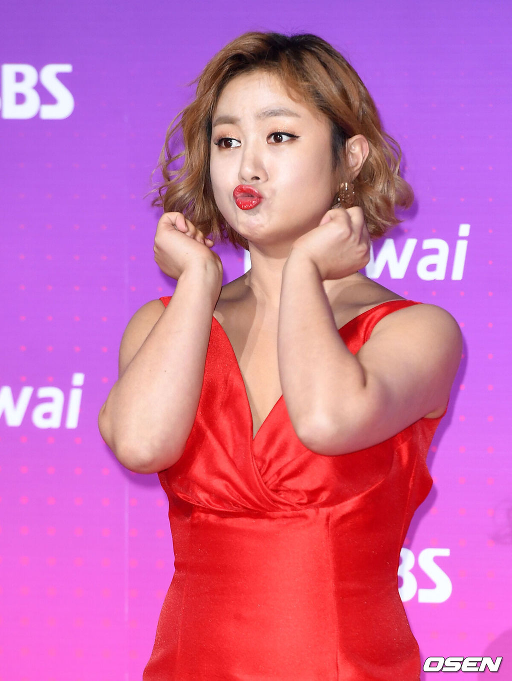 30일 오후 서울 상암동 SBS 프리즘 타워에서 '2017 SBS 연예대상' 레드카펫 행사가 열렸다.개그우먼 박나래가 레드카펫을 밟고 있다./sunday@osen.co.kr