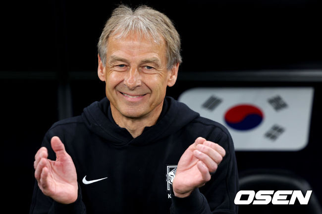 DOHA, QATAR - FEBRUARY 06:  Jürgen Klinsmann, Manager of South Korea during the AFC Asian Cup semi final match between Jordan and South Korea at Ahmad Bin Ali Stadium on February 06, 2024 in Doha, Qatar. (Photo by Lintao Zhang/Getty Images)