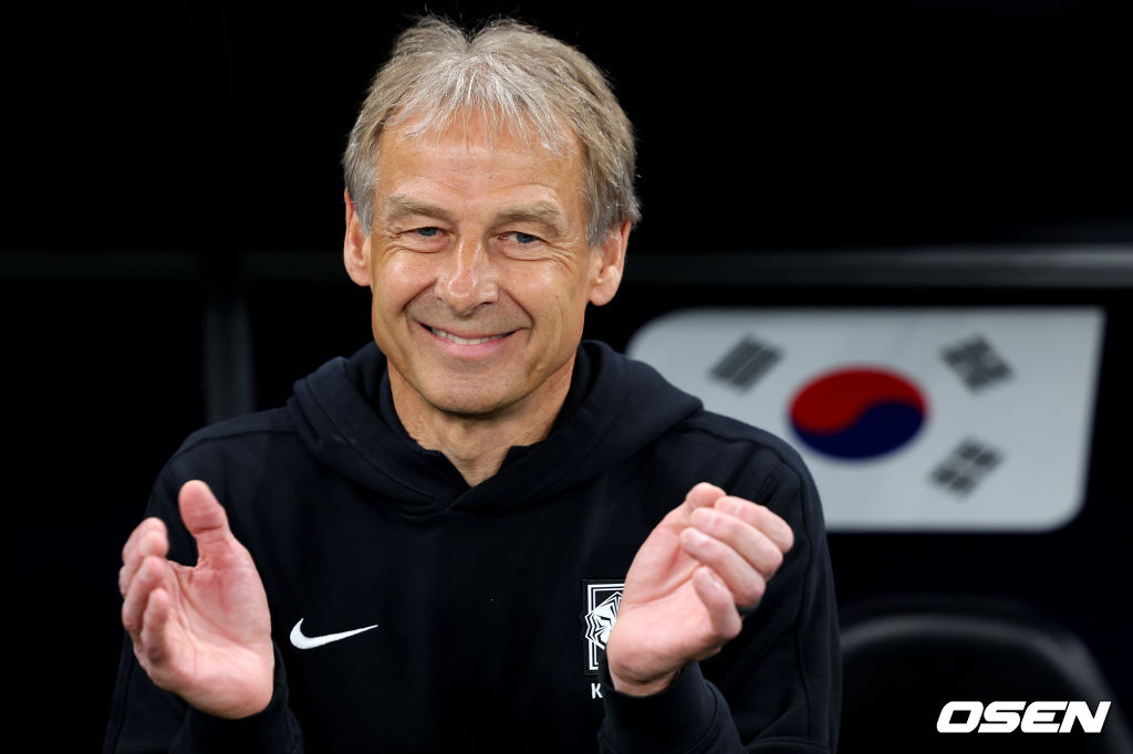 DOHA, QATAR - FEBRUARY 06: Jürgen Klinsmann, Manager of South Korea during the AFC Asian Cup semi final match between Jordan and South Korea at Ahmad Bin Ali Stadium on February 06, 2024 in Doha, Qatar. (Photo by Lintao Zhang/Getty Images)