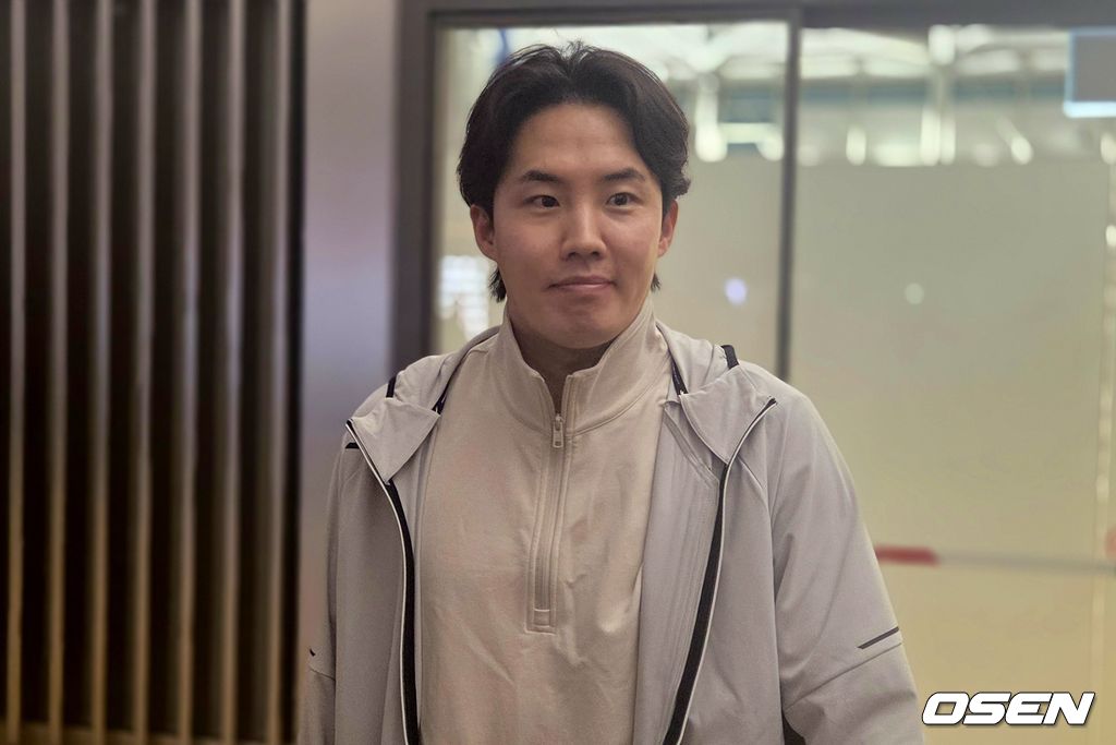 LG 트윈스 임찬규는 12일 인천공항을 통해 미국 애리조나주 스프링캠프지로 선발대로 출국했다.  /orange@osen.co.kr