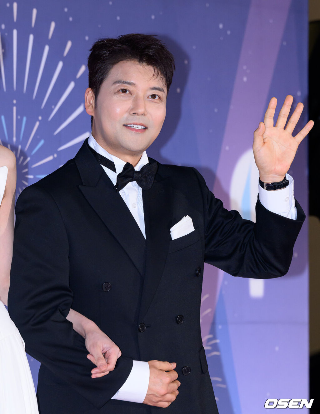 29일 오후 서울 마포구 MBC 미디어센터 공개홀에서 ‘2025 MBC 방송연예대상’ 레드카펫 행사가 열렸다.올해 MBC 방송연예대상 주인공은 유재석, 전현무, 기안84로 압축된다.MBC 방송연예대상은 29일 오후 8시 50분 MBC에서 생중계된다. 전현무가 레드카펫을 밟고 있다. 2025.12.29 /sunday@osen.co.kr