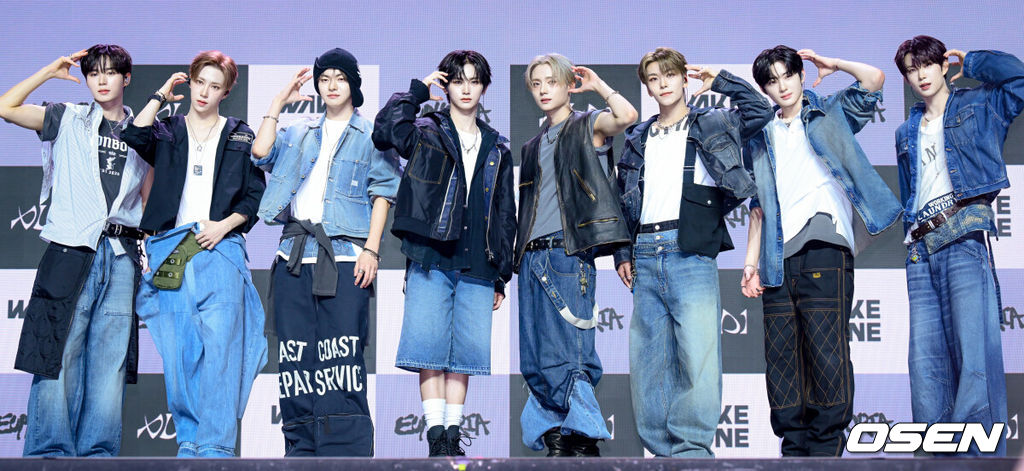 알파드라이브원 미니 1집 ‘EUPHORIA’ 발매 기념 미디어 쇼케이스가 12일 서울 용산구 블루스퀘어에서 열렸다.알파드라이브원의 데뷔 앨범인 미니 1집 ‘EUPHORIA’에는 선공개곡 ‘FORMULA’(포뮬러)와 타이틀곡 ‘FREAK ALARM’(프릭 알람)을 비롯해 ‘Raw Flame’(로우 플레임), ‘Chains’(체인스), ‘Never Been 2 Heaven’(네버 빈 투 헤븐), ‘Cinnamon Shake’(시나몬 셰이크)까지 총 6곡이 수록됐다.알파드라이브원이 포즈를 취하고 있다. 2026.01.12 /cej@osen.co.kr