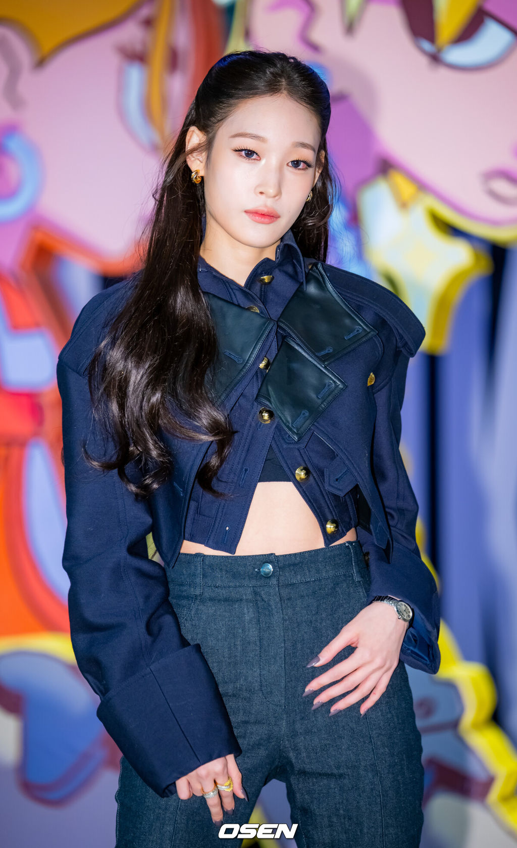 8일 오전 서울 성동구 에스팩토리에서 올데이 프로젝트 1st EP 'ALLDAY PROJECT' 발매 기념 팝업 스토어 오픈 이벤트 포토콜이 열렸다.이 자리에는 올데이 프로젝트(ALLDAY PROJECT)의 멤버 애니, 타잔, 베일리, 우찬, 영서가 참석했다.올데이 프로젝트 애니가 입장하며 포즈를 취하고 있다. 2025.12.08 /rumi@osen.co.kr