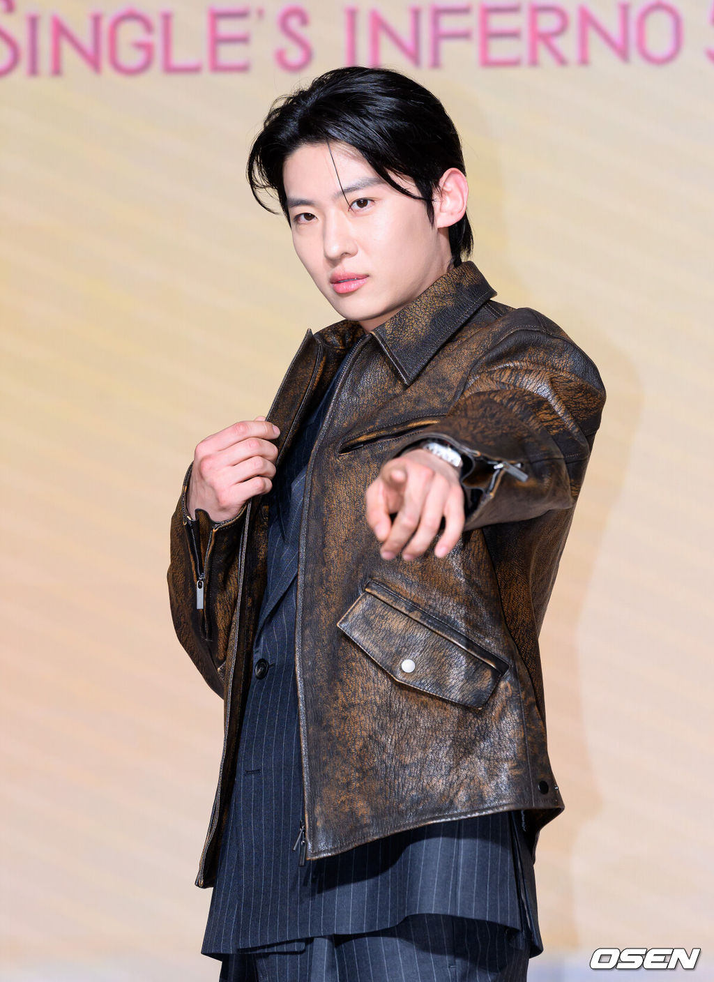 14일 서울 마포구 호텔 나루 서울 엠갤러리에서 넷플릭스 '솔로지옥' 시즌5 제작발표회가 열렸다.'솔로지옥'은 커플이 되어야만 나갈 수 있는 외딴 섬, ‘지옥도’에서 펼쳐질 솔로들의 솔직하고 화끈한 데이팅 리얼리티쇼​로 오는 1월 20일(화) 오직 넷플릭스에서 만날 수 있다.방송인 덱스가 포토타임을 가지고 있다. 2026.01.14 /sunday@osen.co.kr