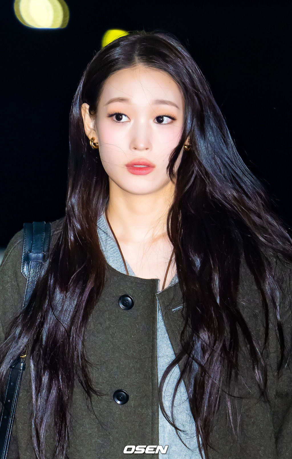 그룹 올데이 프로젝트(ALLDAY PROJECT, 올데프)가 27일 오전 해외 일정차 인천국제공항을 통해 출국했다.올데이프로젝트는 이날 2025 MAMA AWARDS(2025 마마 어워즈) 참석하기 위해 홍콩으로 출국했다.올데이프로젝트 애니가 출국장으로 향하고 있다. 2025.11.27 /rumi@osen.co.kr