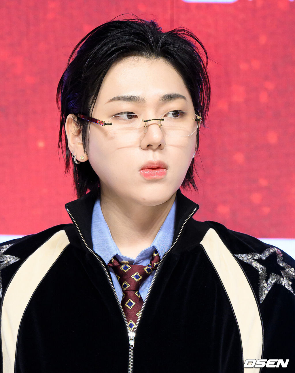 15일 오전 서울 강남구 논현동 엘리에나호텔에서 Mnet '쇼미더머니12' 제작발표회가 열렸다.'쇼미더머니12'는 2012년 첫 방송 이후 수많은 스타 래퍼와 히트곡을 배출해온 대한민국 대표 힙합 서바이벌 프로그램 '쇼미더머니'의 열두 번째 시즌이다. 역대 최다 지원자, 최다 회차, OTT 플랫폼 확장이라는 변화를 통해 한층 확장된 스케일을 예고하고 있다. 지코가 포토타임을 하고 있다. 2026.01.15 / jpnews@osen.co.kr