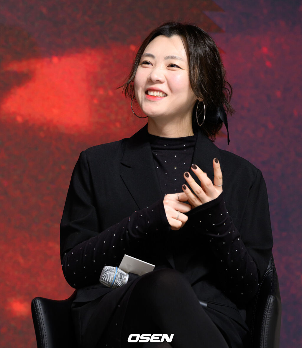 15일 오전 서울 강남구 논현동 엘리에나호텔에서 Mnet '쇼미더머니12' 제작발표회가 열렸다.'쇼미더머니12'는 2012년 첫 방송 이후 수많은 스타 래퍼와 히트곡을 배출해온 대한민국 대표 힙합 서바이벌 프로그램 '쇼미더머니'의 열두 번째 시즌이다. 역대 최다 지원자, 최다 회차, OTT 플랫폼 확장이라는 변화를 통해 한층 확장된 스케일을 예고하고 있다. 최효진 CP가 간담회를 하고 있다. 2026.01.15 / jpnews@osen.co.kr