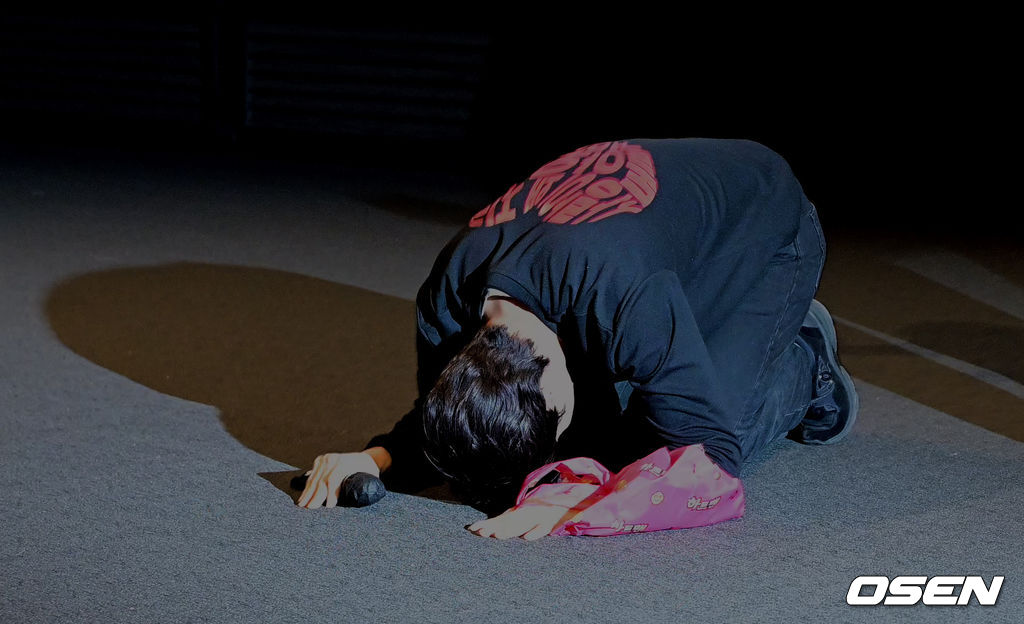 14일 '하트맨' 개봉 첫 날, 무대인사에서 관객들에게 큰절 올리는 권상우