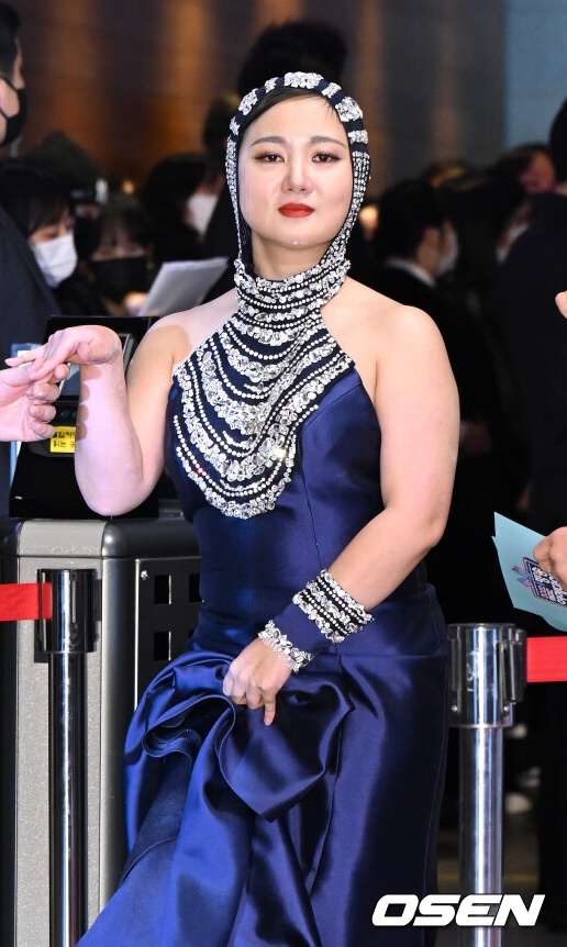 29일 오후 서울 상암 MBC 미디어센터에서 2022 MBC 방송연예대상 레드카펫 행사가 진행됐다.방송인 붐과 박나래가 레드카펫을 밟고 있다. 2022.12.29 /sunday@osen.co.kr