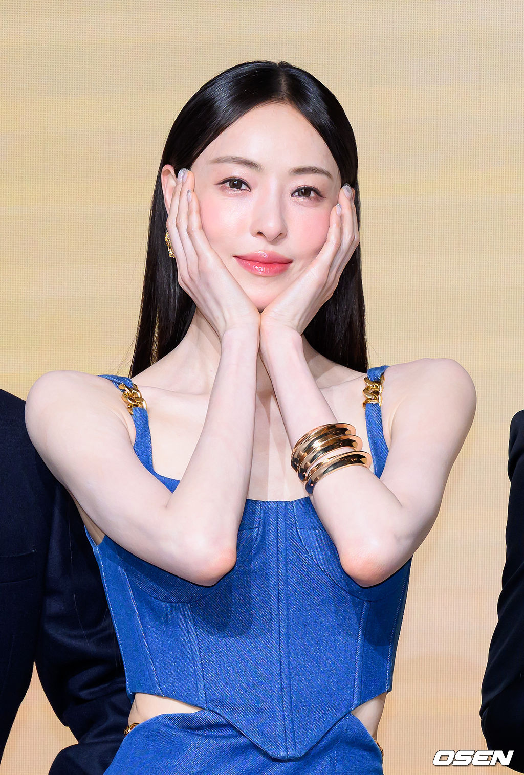 '반전 매력'으로 현장에 웃음 안긴 이다희 '사랑스럽죠?'