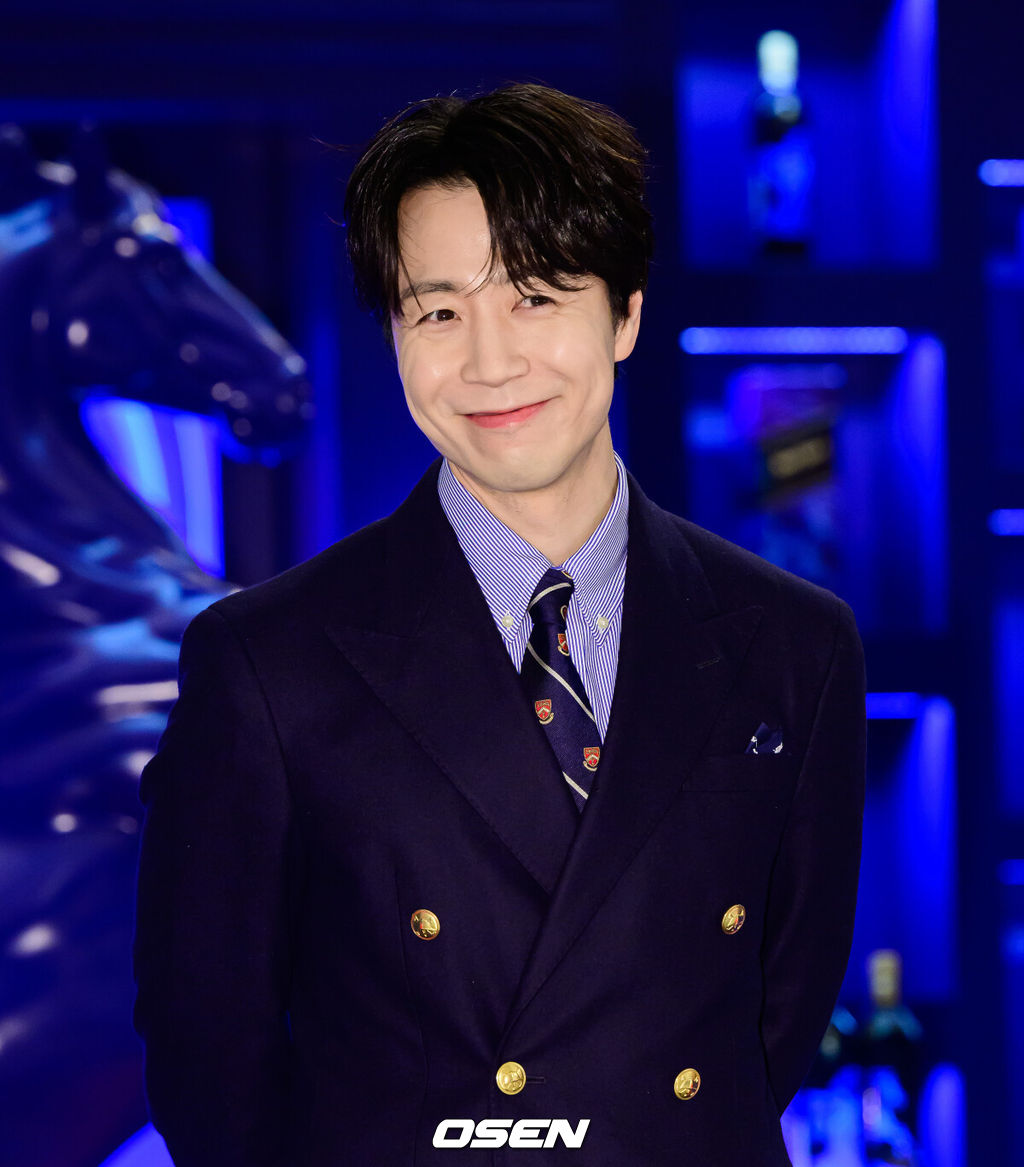 9일 오후 서울 롯데 에비뉴엘 잠실점에서 스카치 위스키 브랜드 조니워커 포토행사가 열렸다.이날 배우 조인성, 손종원 셰프가 참석했다.손종원 셰프가 포즈를 취하고 있다.  2026.01.09 / jpnews@osen.co.kr