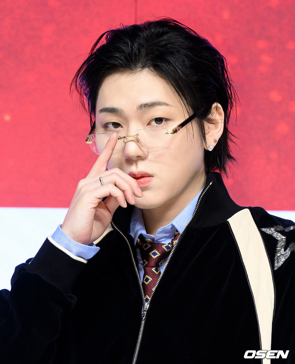 15일 오전 서울 강남구 논현동 엘리에나호텔에서 Mnet '쇼미더머니12' 제작발표회가 열렸다.'쇼미더머니12'는 2012년 첫 방송 이후 수많은 스타 래퍼와 히트곡을 배출해온 대한민국 대표 힙합 서바이벌 프로그램 '쇼미더머니'의 열두 번째 시즌이다. 역대 최다 지원자, 최다 회차, OTT 플랫폼 확장이라는 변화를 통해 한층 확장된 스케일을 예고하고 있다. 지코가 포토타임을 하고 있다. 2026.01.15 / jpnews@osen.co.kr