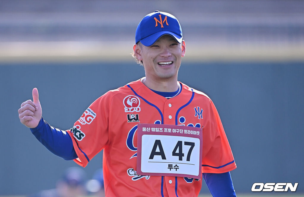 13일 울산 문수야구장에서 울산 웨일즈 트라이아웃이 열렸다. 정원 35명 모집에 무려 230명이 지원한 KBO 퓨처스리그 최초의 시민구단 울산 웨일즈는 13·14일 이틀간의 트라이아웃을 거쳐 15일 합격자를 발표한다.일본 고바야시 주이가 트라이아웃에 참가하고 있다. 2026.01.13 / foto0307@osen.co.kr