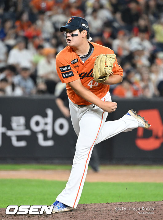 [OSEN=대전, 이대선 기자] 13일 오후 대전 한화생명볼파크에서 2025 신한 SOL Bank KBO리그 한화 이글스와 키움 히어로즈의 경기가 열렸다.한화는 폰세, 키움은 하영민을 선발 투수로 내세웠다.9회초 2사에서 한화 김서현이 역투하고 있다. 2025.09.13 /sunday@osen.co.kr