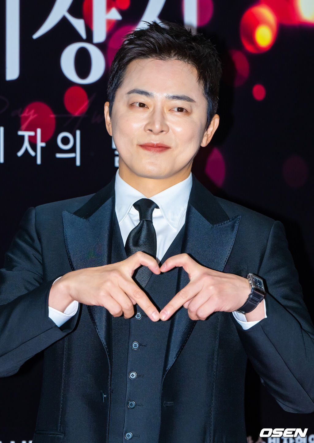 9일 오후 서울 한국과학기술회관에서 제30회 소비자의 날 KCA 문화연예 시상식이 진행됐다. 소비자의 날은 소비자의 권리 의식을 신장시키고, 소비자 보호에 대한 인식을 높이기 위해 제정된 법정 기념일로 이를 기념하기 위한 본 시상식은 예능, 드라마, 영화 부문으로 나눠 진행된다. 이날 시상식에는 배우 문소리와 조정석, 임윤아, 주원, 이수지, 강남, 육성재, 미미, 김원훈, 이선빈, 방효린 등이 수상자로 참석했다.배우 조정석이 포즈를 취하고 있다.   2025.12.09 / soul1014@osen.co.kr