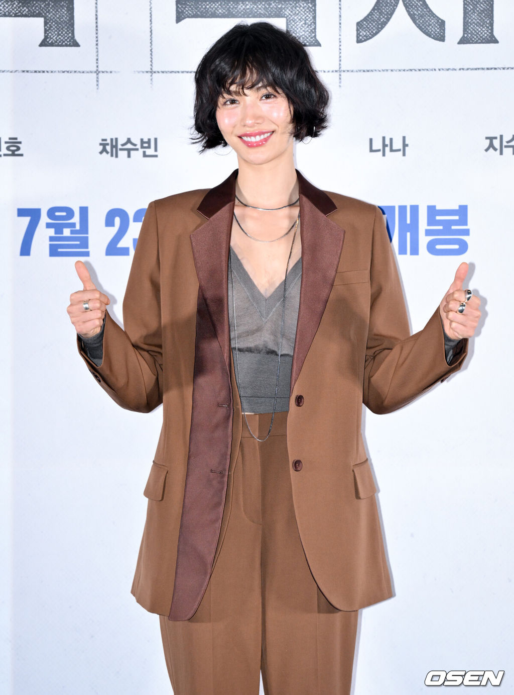 영화 ‘전지적 독자 시점(이하 전독시)’(감독 김병우, 전독시) 언론시사 및 기자간담회가 15일 서울 강남구 메가박스 코엑스에서 열렸다.동명의 인기 웹툰을 원작으로 한 영화 ‘전독시’는 10년 이상 연재된 소설이 완결된 날 소설 속 세계가 현실이 되어 버리고, 유일한 독자였던 김독자(안효섭 분)가 소설의 주인공 유중혁(이민호 분) 그리고 동료들과 함께 멸망한 세계에서 살아남기 위한 판타지 액션물. 7월 23일 개봉.배우 나나가 포즈를 취하고 있다. 2025.07.15 /cej@osen.co.kr