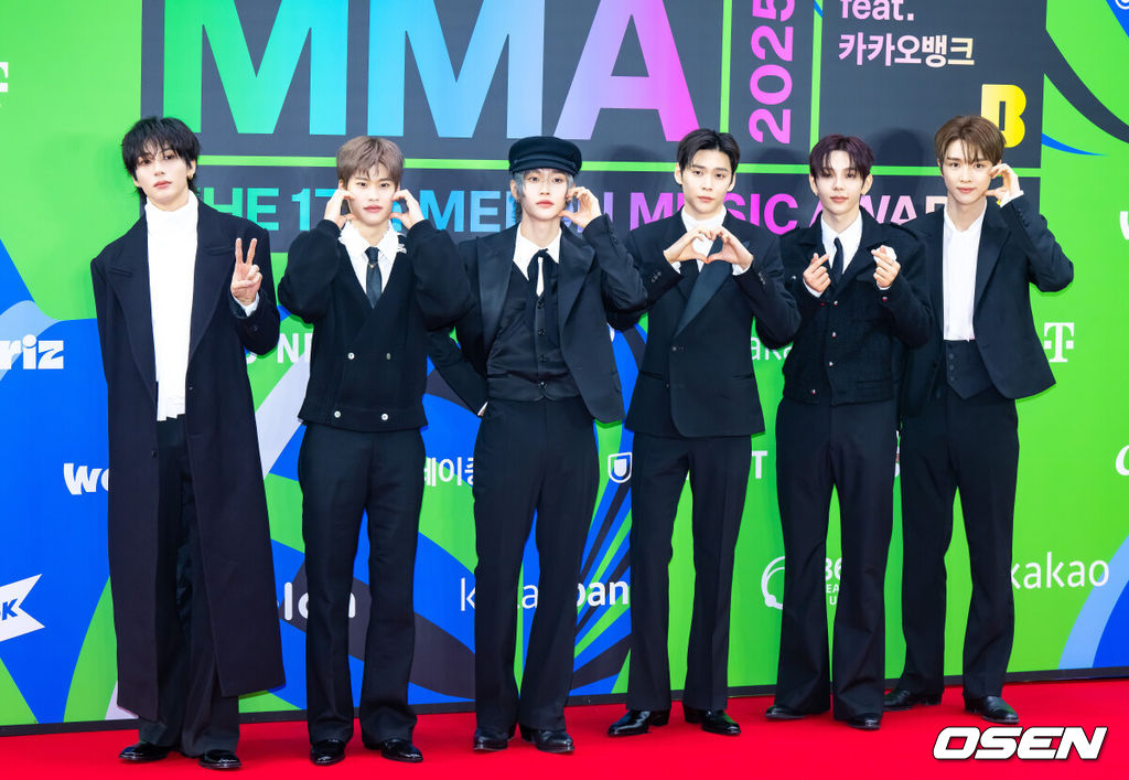 2025 멜론뮤직어워드(MMA2025)가 20일 오후 서울 고척스카이돔에서 진행됐다. 이날 행사에는 지드래곤(G-DRAGON), 박재범, 10CM, 지코, 엑소(EXO), 우즈(WOODZ), 제니(JENNIE), 에스파(aespa), 아이브(IVE), 한로로, 보이넥스트도어(BOYNEXTDOOR), 라이즈(RIIZE), 플레이 브(PLAVE), 엔시티 위시(NCT WISH), 아일릿(ILLIT), 하츠투하츠(Hearts2Hearts), 키키(Kiki), 올데 이 프로젝트(ALLDAY PROJECT), 아이딧(IDID), 알파드라이브원(ALPHA DRIVE ONE) 등 초호화 아티스트 라인업으로 꾸려졌다. 그룹 라이즈가 포즈를 취하고 있다.   2025.12.20 / soul1014@osen.co.kr