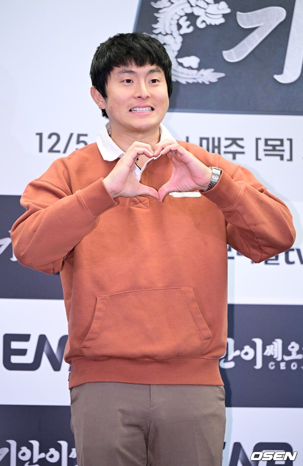 5일 오후 서울 상암동 스탠포드호텔에서 ENA X LG유플러스 예능 프로그램 ‘기안이쎄오’ 제작발표회가 열렸다.‘기안이쎄오’는 동병상련 CEO들을 위한 해결사가 된 기안84의 CEO 구출일지를 그리는 오피스 예능 프로그램이다.방송인 기안84가 포토타임을 하고 있다. 2024.12.05 / dreamer@osen.co.kr