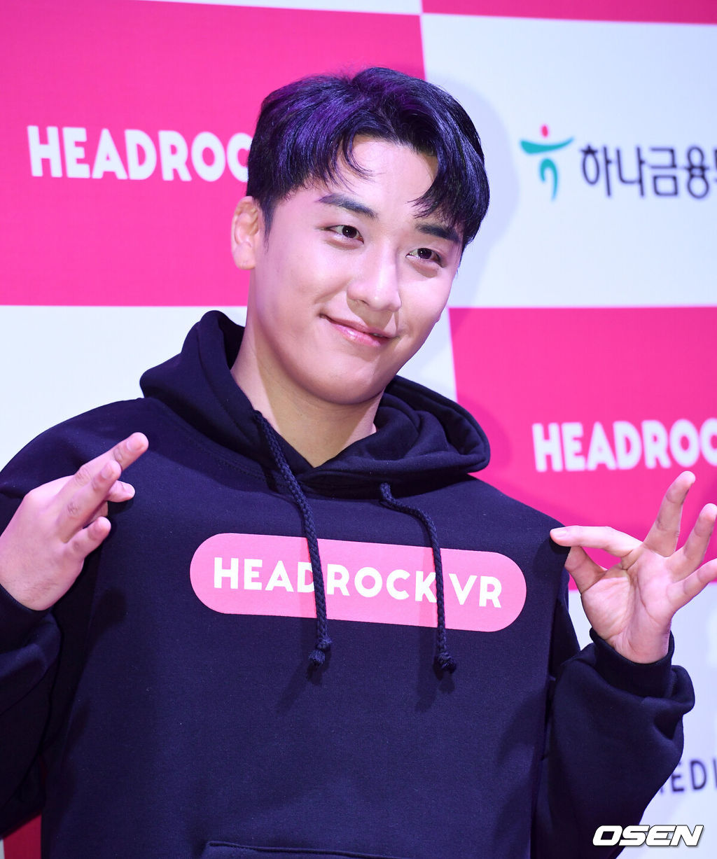 7일 오전 서울 신사동 S653에서 헤드락VR 대표이사 취임식 및 프레젠테이션 행사가 열렸다. 빅뱅 승리 크리에이티브 디렉터가 포토타임을 하고 있다. /jpnews@osen.co.kr