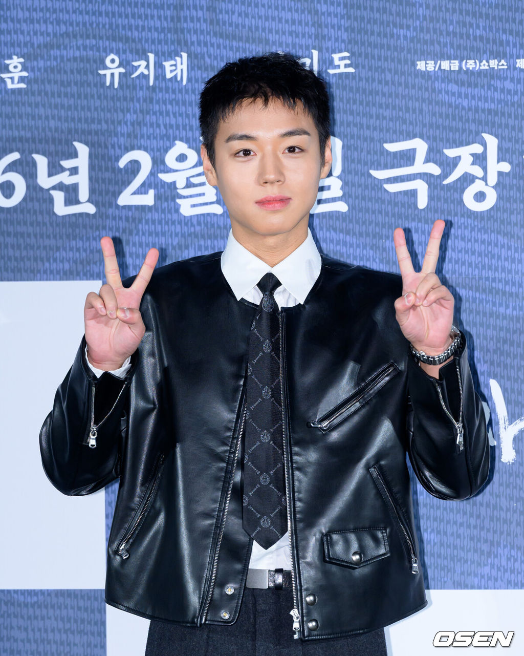 19일 오전 서울 CGV 용산아이파크몰에서 영화 ‘왕과 사는 남자’ 제작보고회가 열렸다.'왕과 사는 남자'는 1457년 청령포, 마을의 부흥을 위해 유배지를 자처한 촌장과 왕위에서 쫓겨나 유배된 어린 선왕의 사연을 그린 작품으로 2026년 2월 4일 개봉한다.배우 박지훈이 포토타임을 가지고 있다. 2025.12.19 /sunday@osen.co.kr