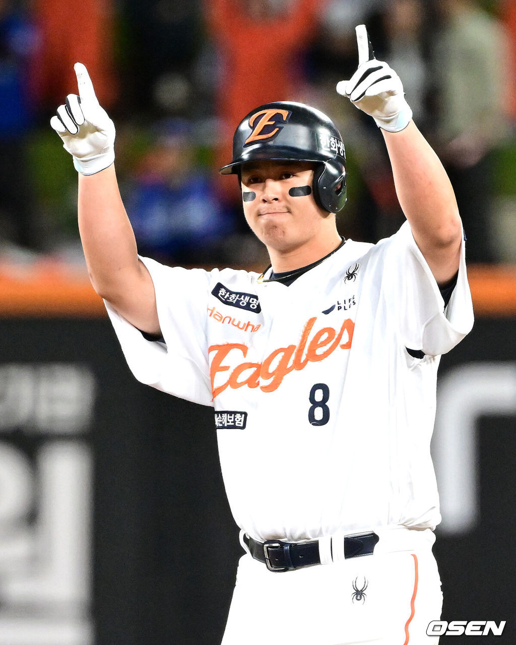 24일 오후 대전 한화생명볼파크에서 2025 신한 SOL Bank KBO리그 포스트시즌 플레이오프 5차전 한화 이글스와 삼성 라이온즈의 경기가 열렸다.한화는 코디 폰세, 삼성은 최원태를 선발 투수로 내세웠다.5회말 무사 1루에서 한화 노시환이 우중간 2루타를 치고 환호하고 있다. 2025.10.24 /sunday@osen.co.kr