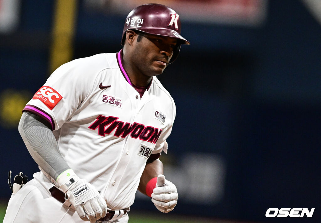 4회말 키움 푸이그가 김태진에 이어 백투백 홈런을 날린 뒤 베이스를 돌고 있다. 2025.05.09 /cej@osen.co.kr