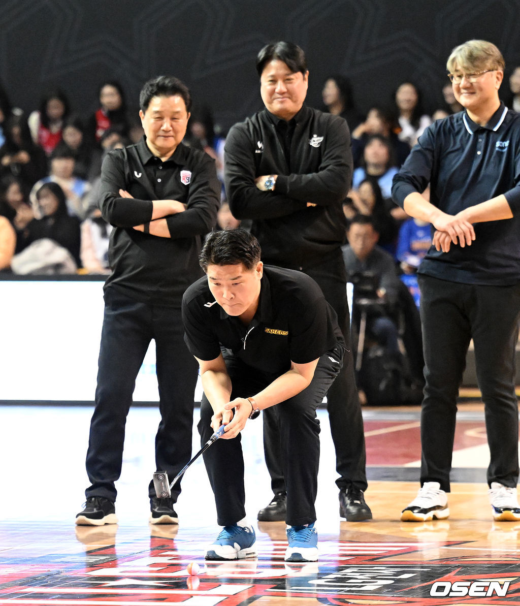 실제 골프 경기하듯 진지한 조상현 감독