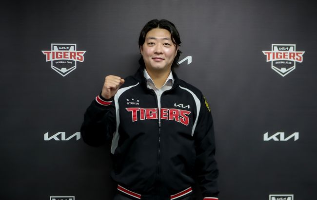 KIA 타이거즈는 21일 좌완투수 김범수와 계약 기간 3년, 계약금 5억원, 연봉 12억원, 인센티브 3억원 등 총액 20억원 FA 계약을 발표했다. KIA 타이거즈