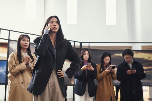 Can This Love Be Translated? Lee E-dam as Shin Ji-sun in Can This Love Be Translated? Cr. No Ju-han/Netflix © 2026