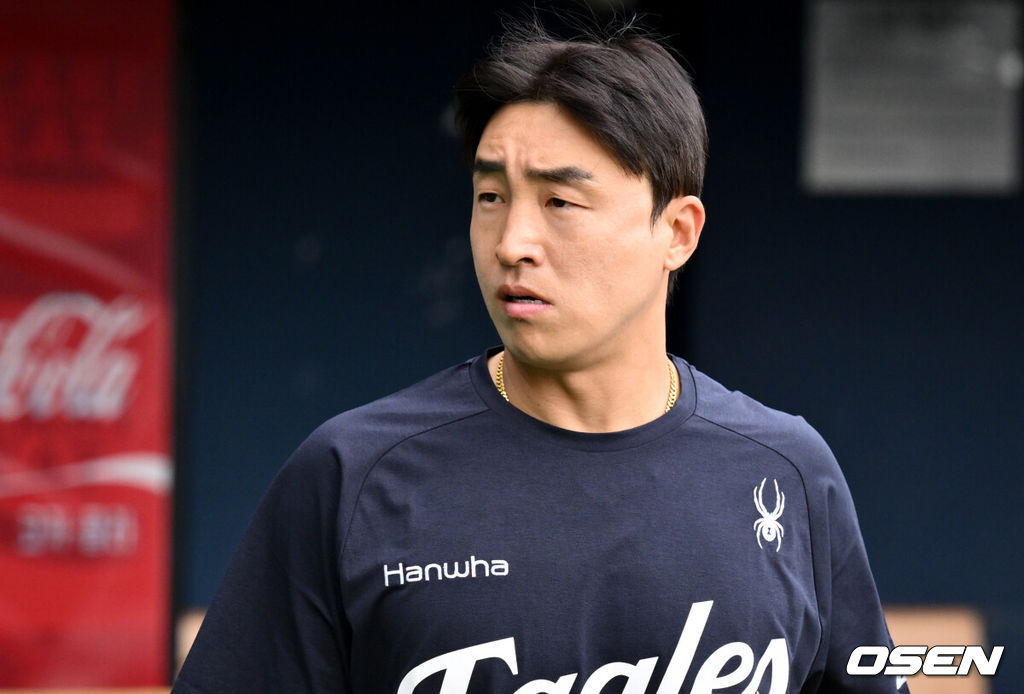 8일 오후 서울 잠실구장에서 ‘2025 신한 SOL Bank KBO리그’ LG 트윈스와 한화 이글스의 경기가 열린다.LG는 임찬규, 한화는 류현진을 선발로 내세웠다.한화 손아섭이 훈련에 나서고 있다. 2025.08.08 /cej@osen.co.kr